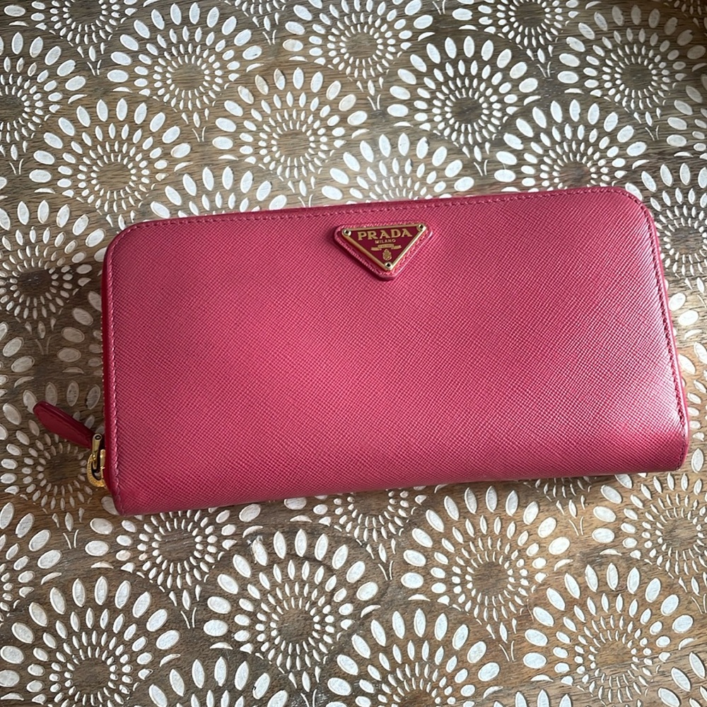 8851 Prada Saffiano Zip